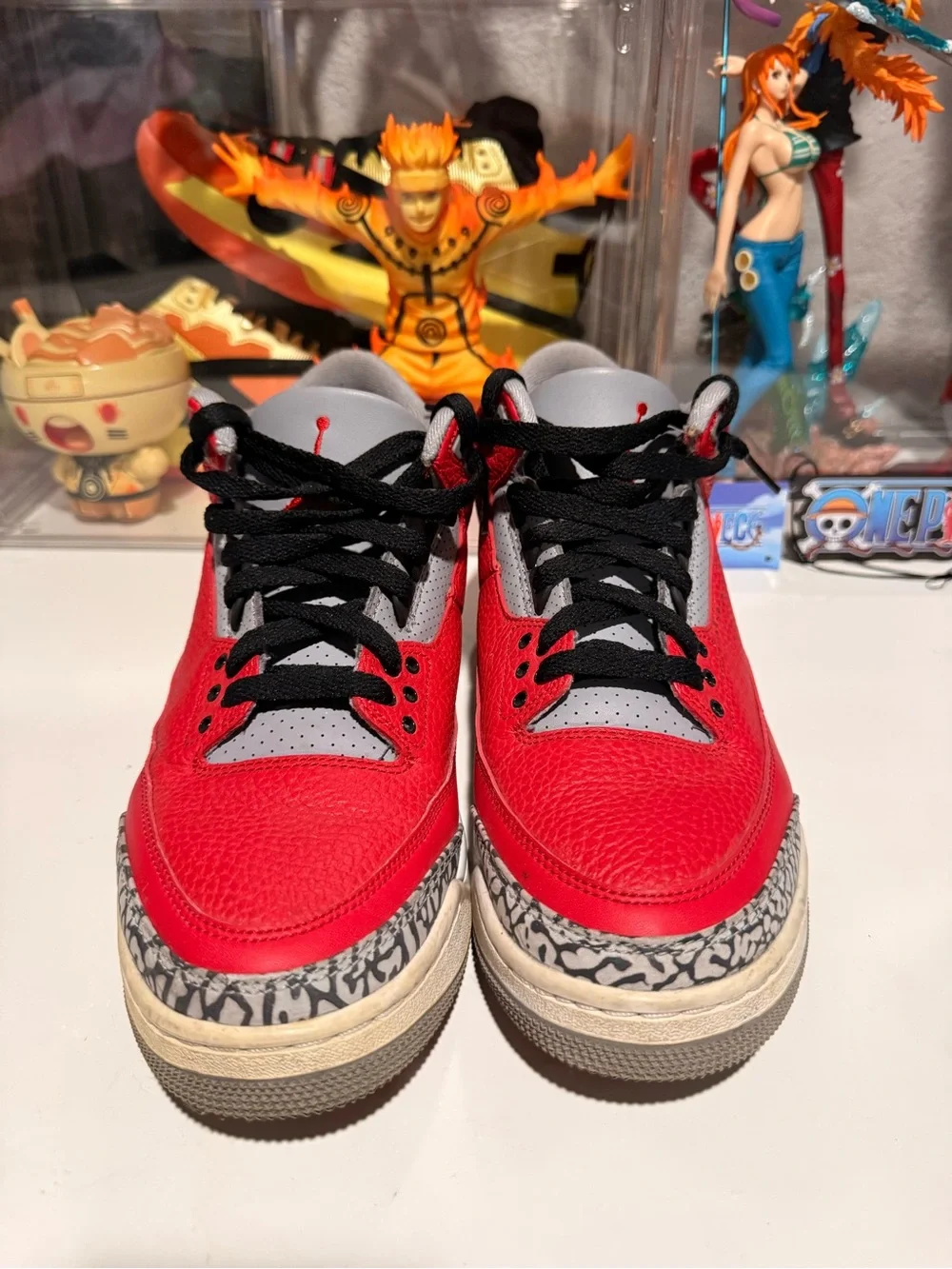Jordan Men 9.5 Red and Gray Retro Basketball Sneakers